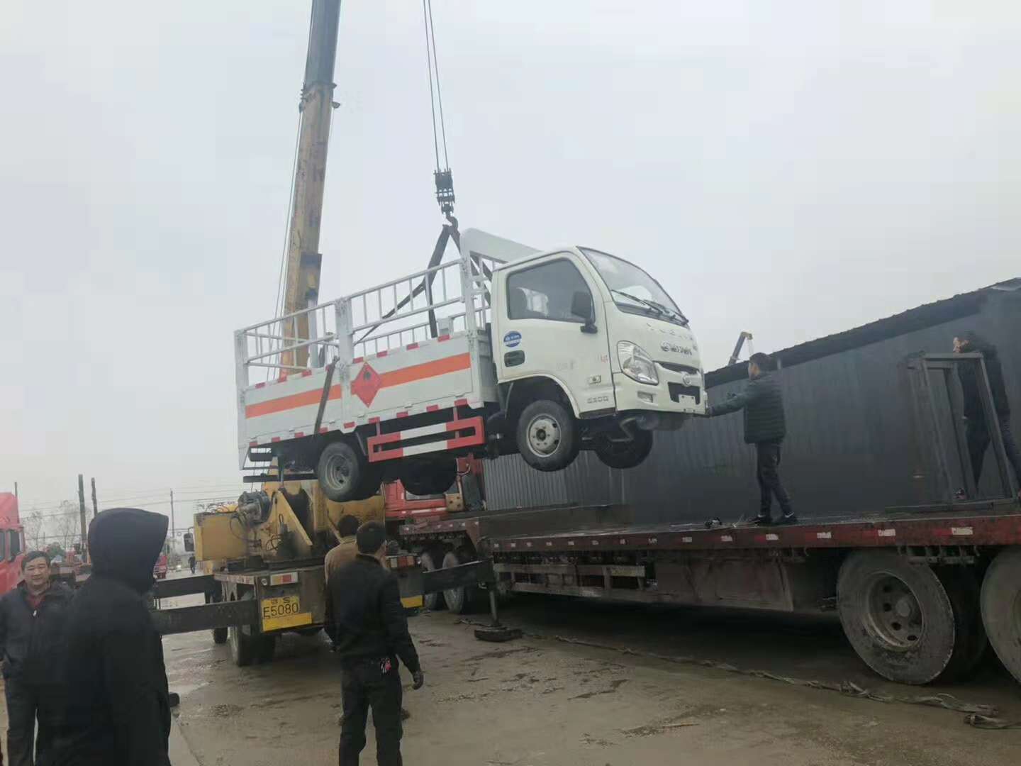 内蒙古霍总订购的5台跃进气瓶车发车