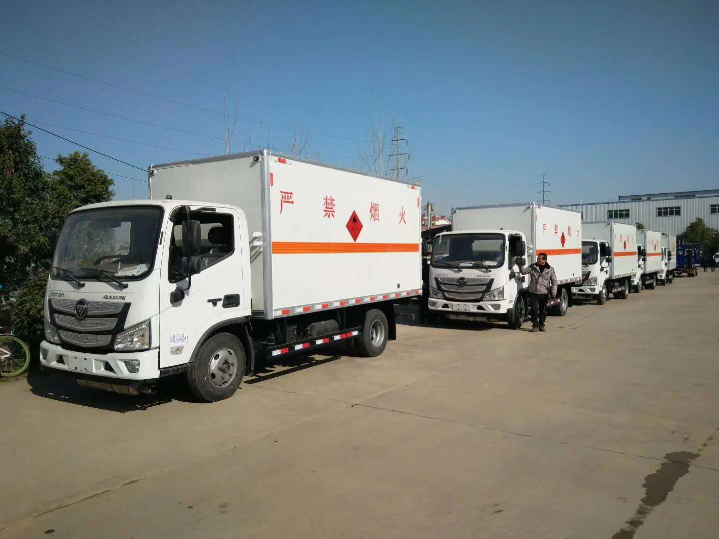 兰州马总五台欧马可气体厢式车发车