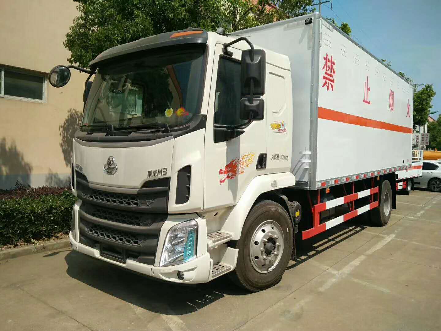 东风柳汽腐蚀性厢式车现车，下手要快！