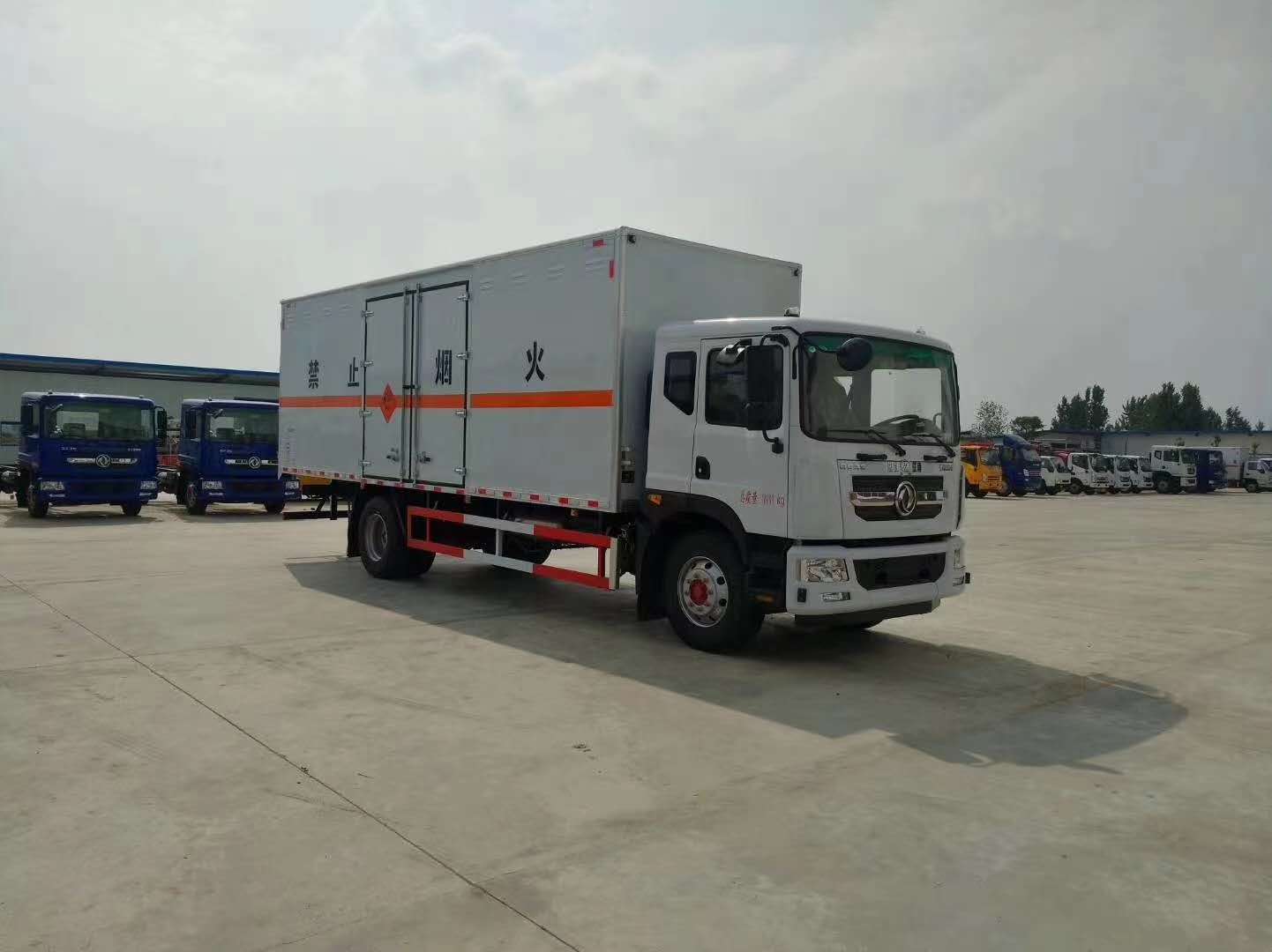 程力专汽为您解析11月份高速公路限行新政策