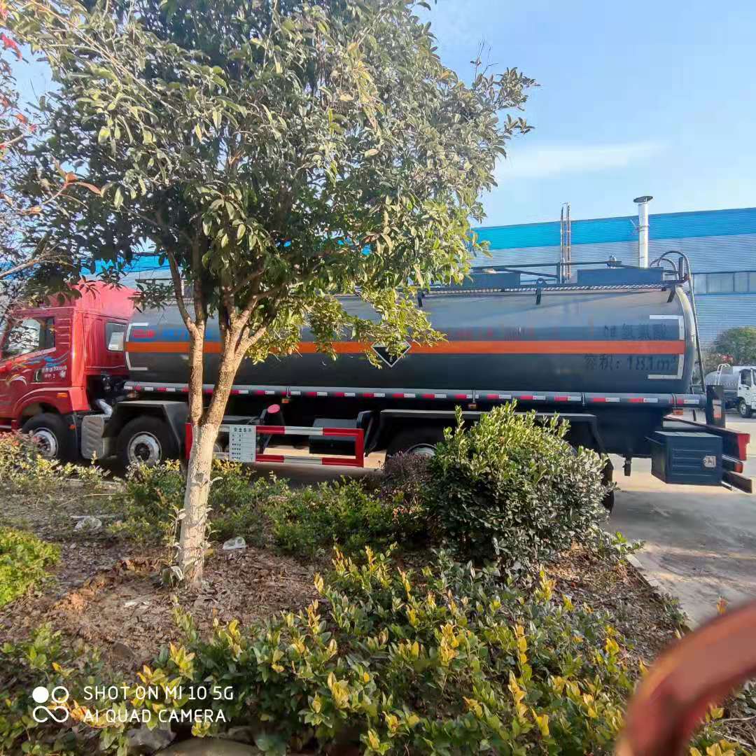 解放前四后六腐蚀品罐式运输车