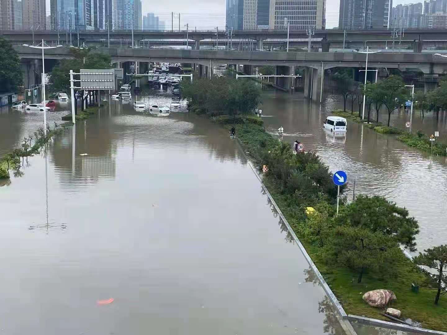 程力专汽温馨提示：车被水淹了，保险怎么赔?