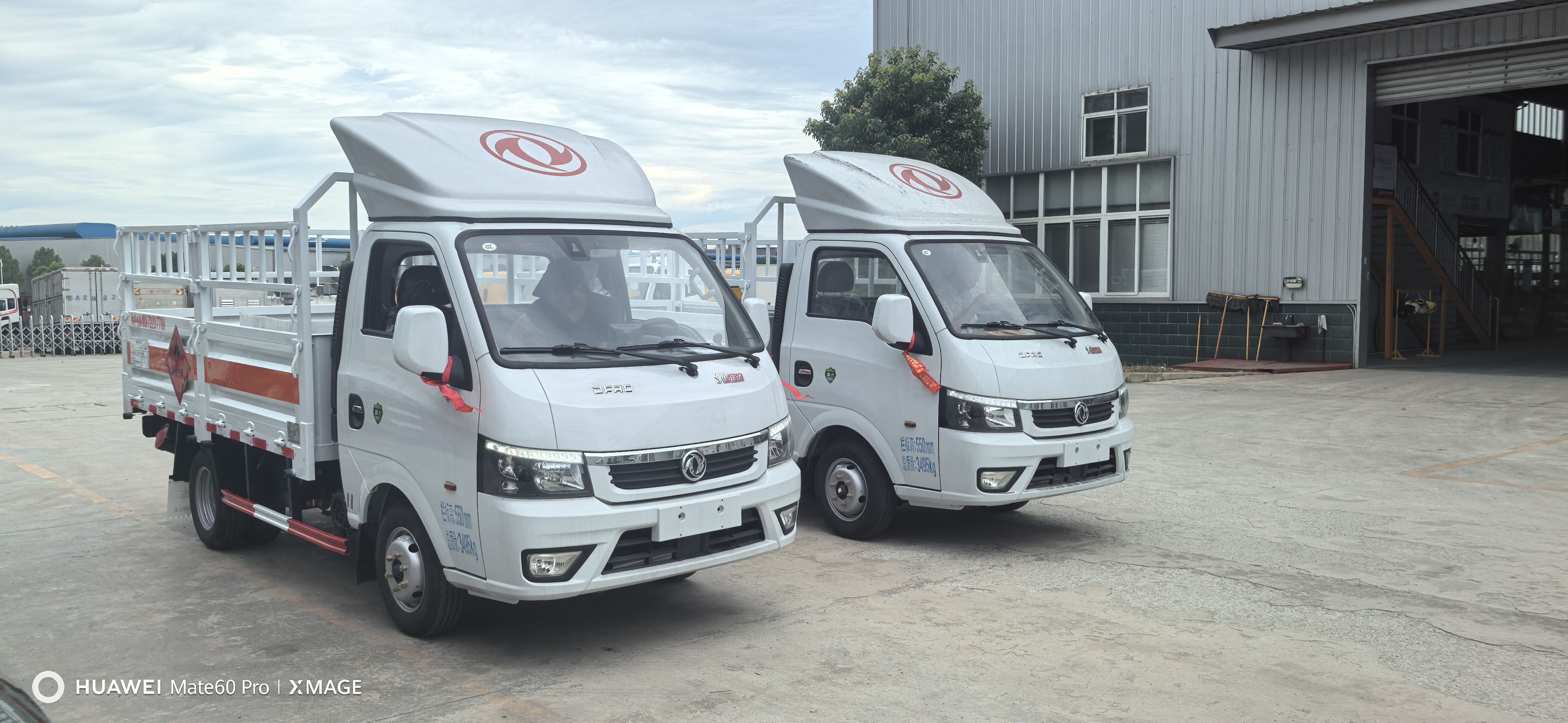 甘肃武威李总批量定制2台东风途逸汽油气瓶车