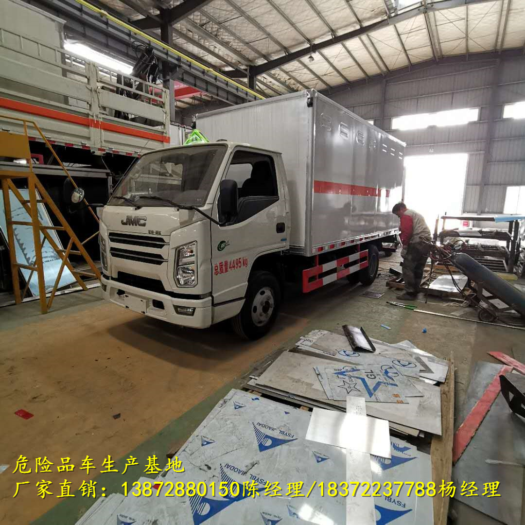 程力专汽带您细品江铃国六危险品车