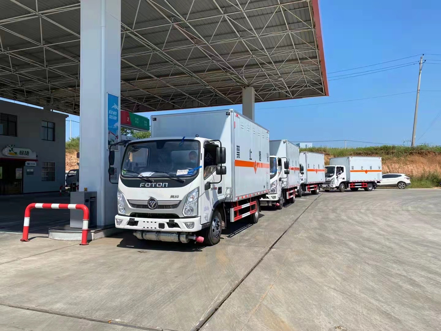 山西贺总订购4台福田奥铃民爆车