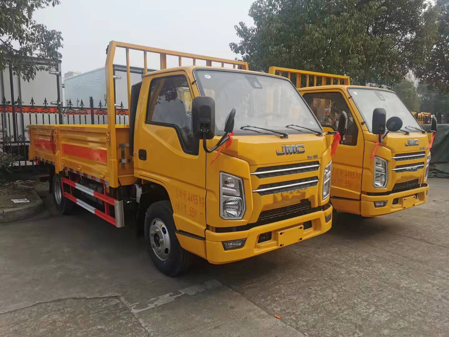 内蒙李总两台江铃国六工程黄气瓶车发车