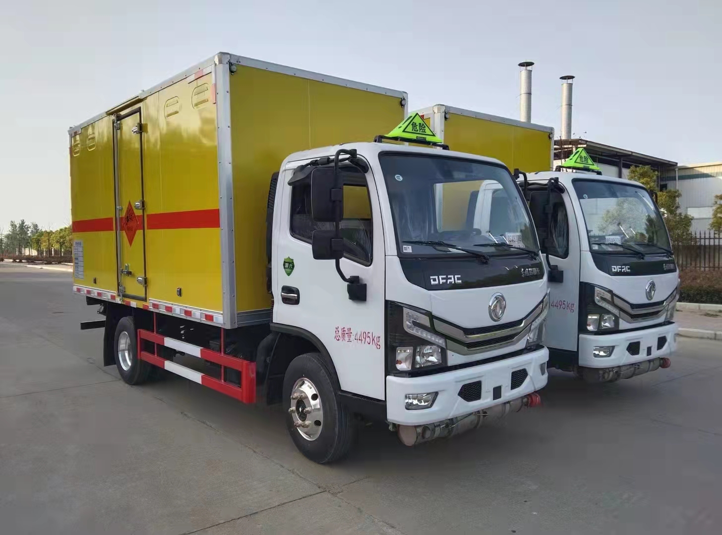 云南王总订购两台东风爆破器材运输车