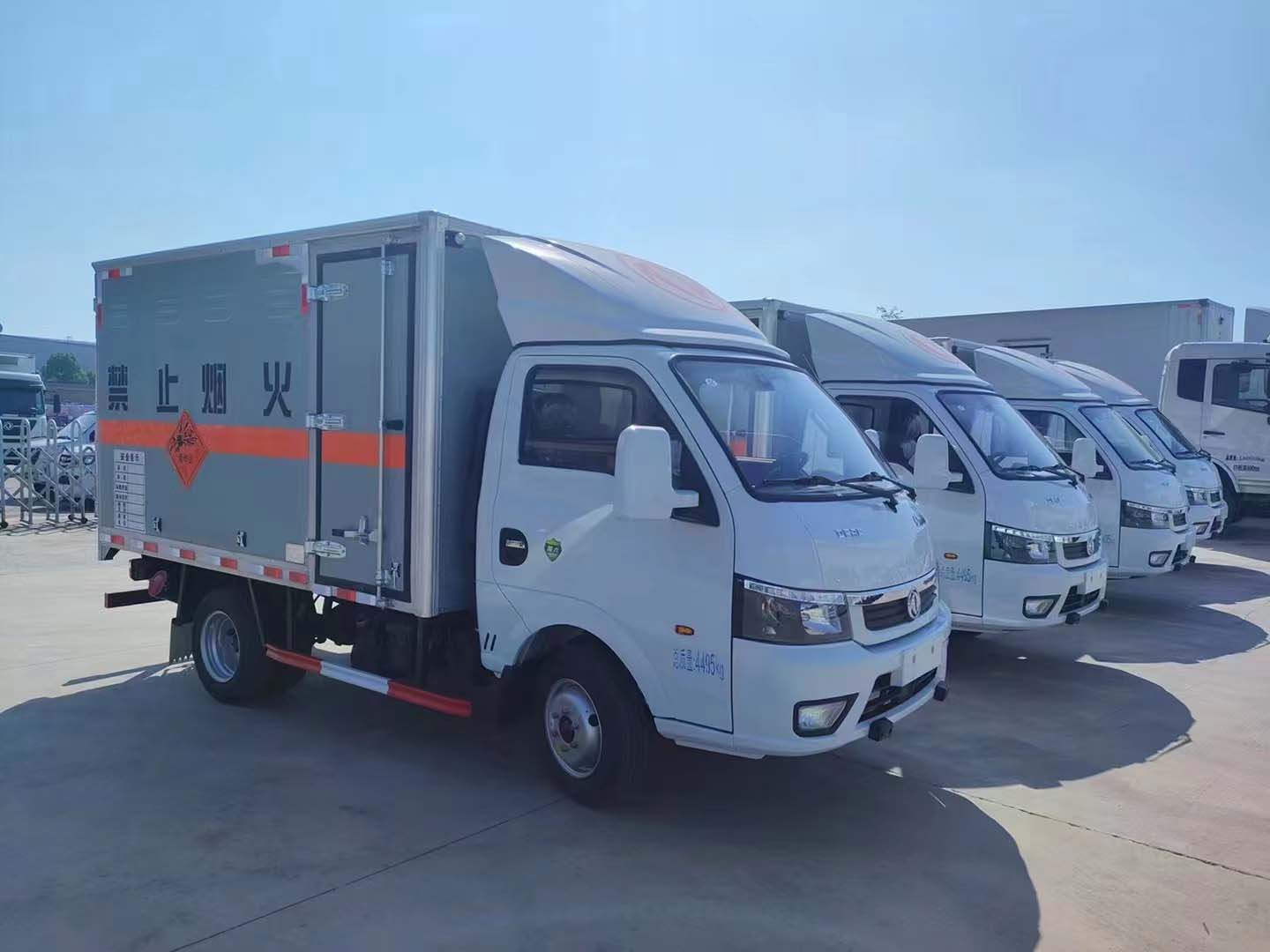 广西吴总批量订购4台东风途逸国六炸药车