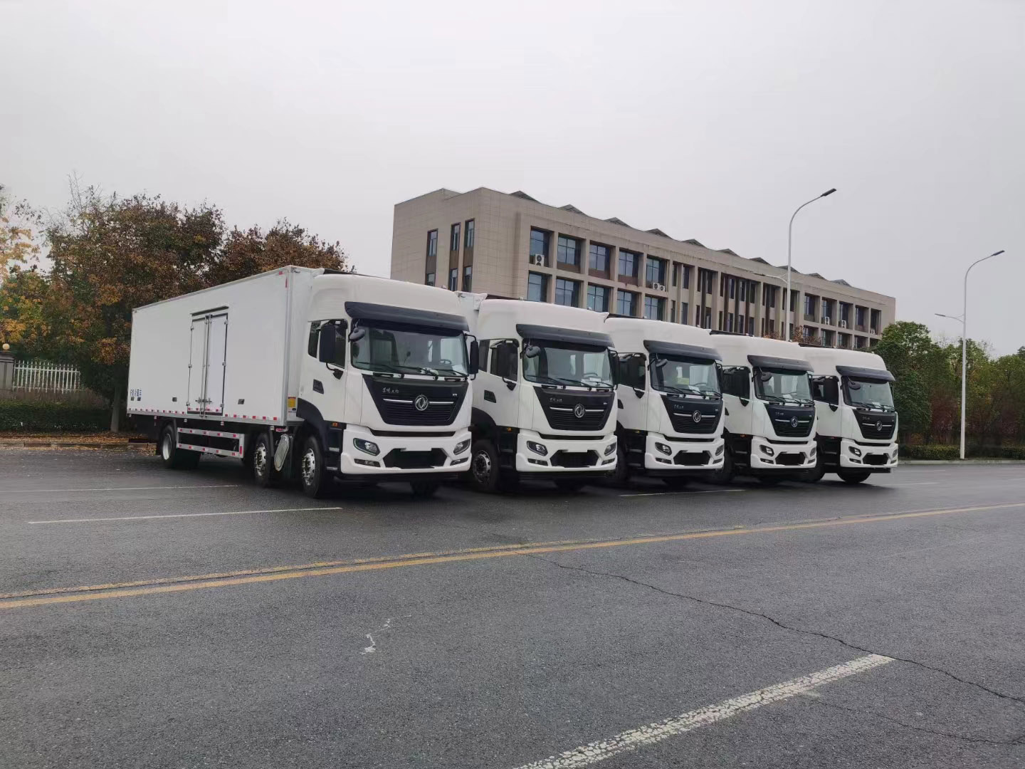 山东李总批量订购东风天锦KR国六冷藏车