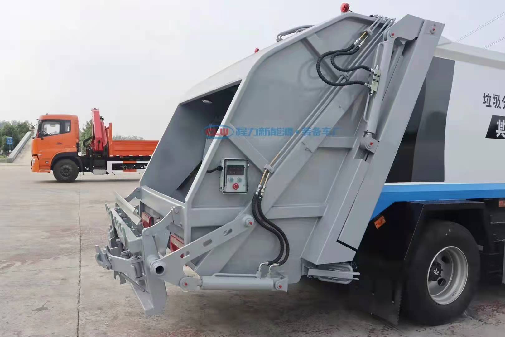 东风5方纯电动压缩垃圾车