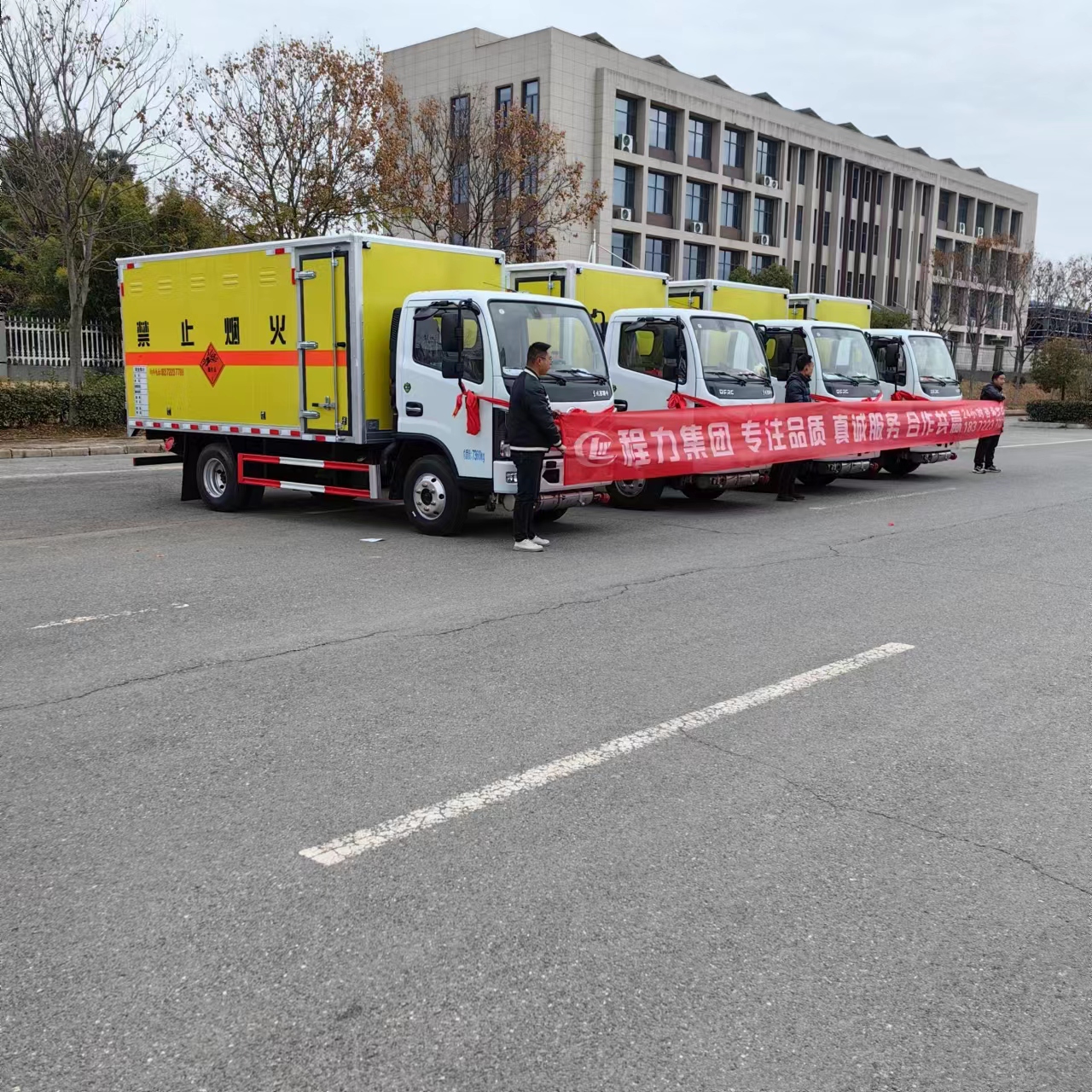4台东风多利卡国六爆破器材运输车发车
