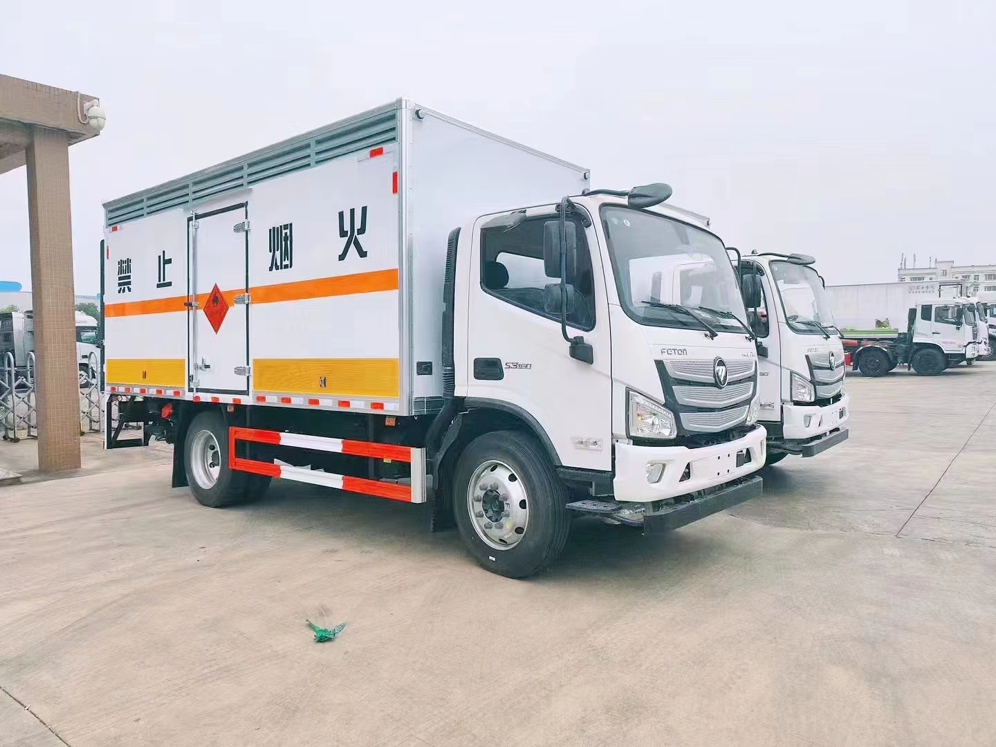 福田欧马可额载6.8吨二类易燃气体厢式运输车批量发车