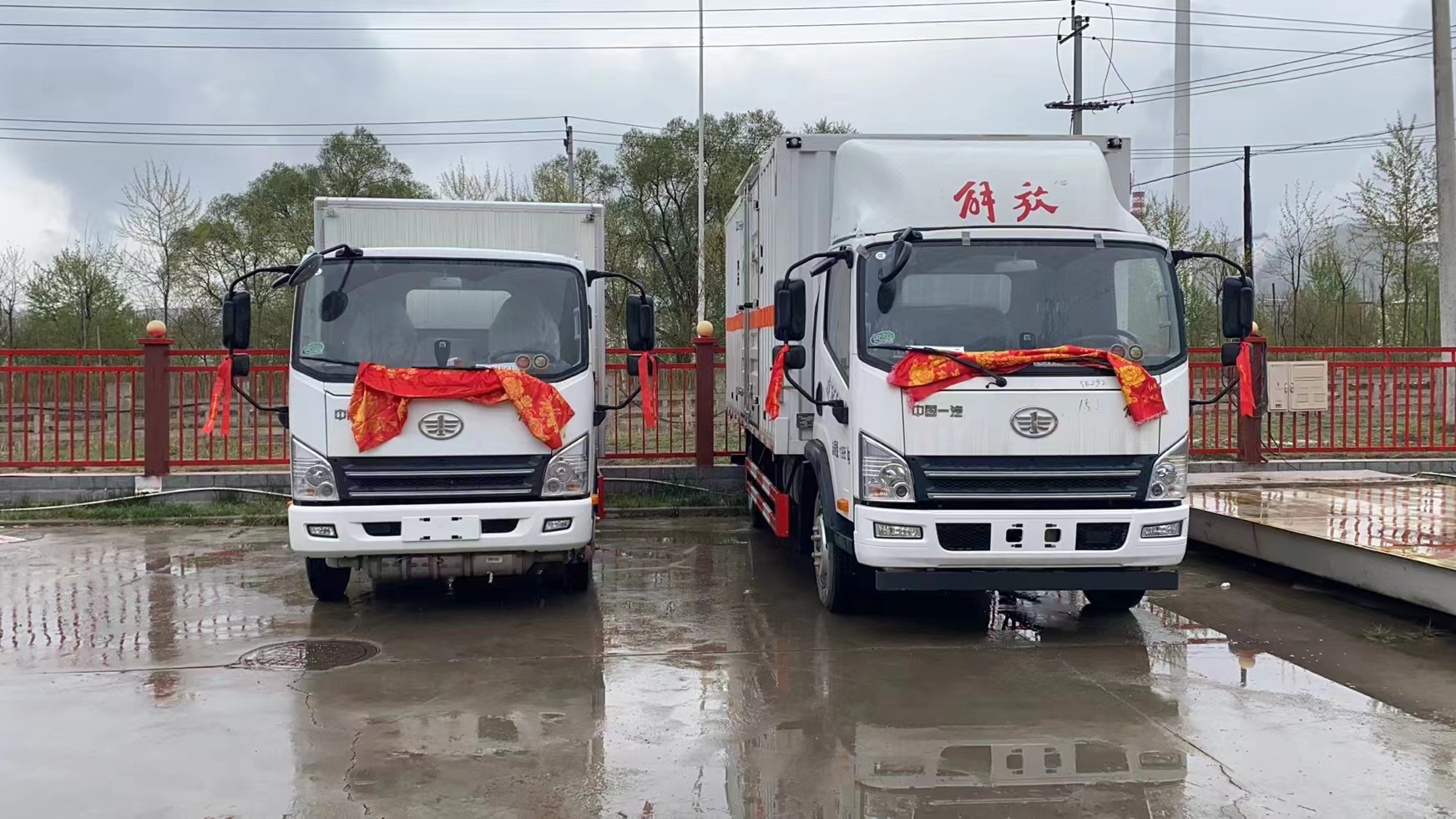 兰州李总订购2台解放国六醇基燃油运输车