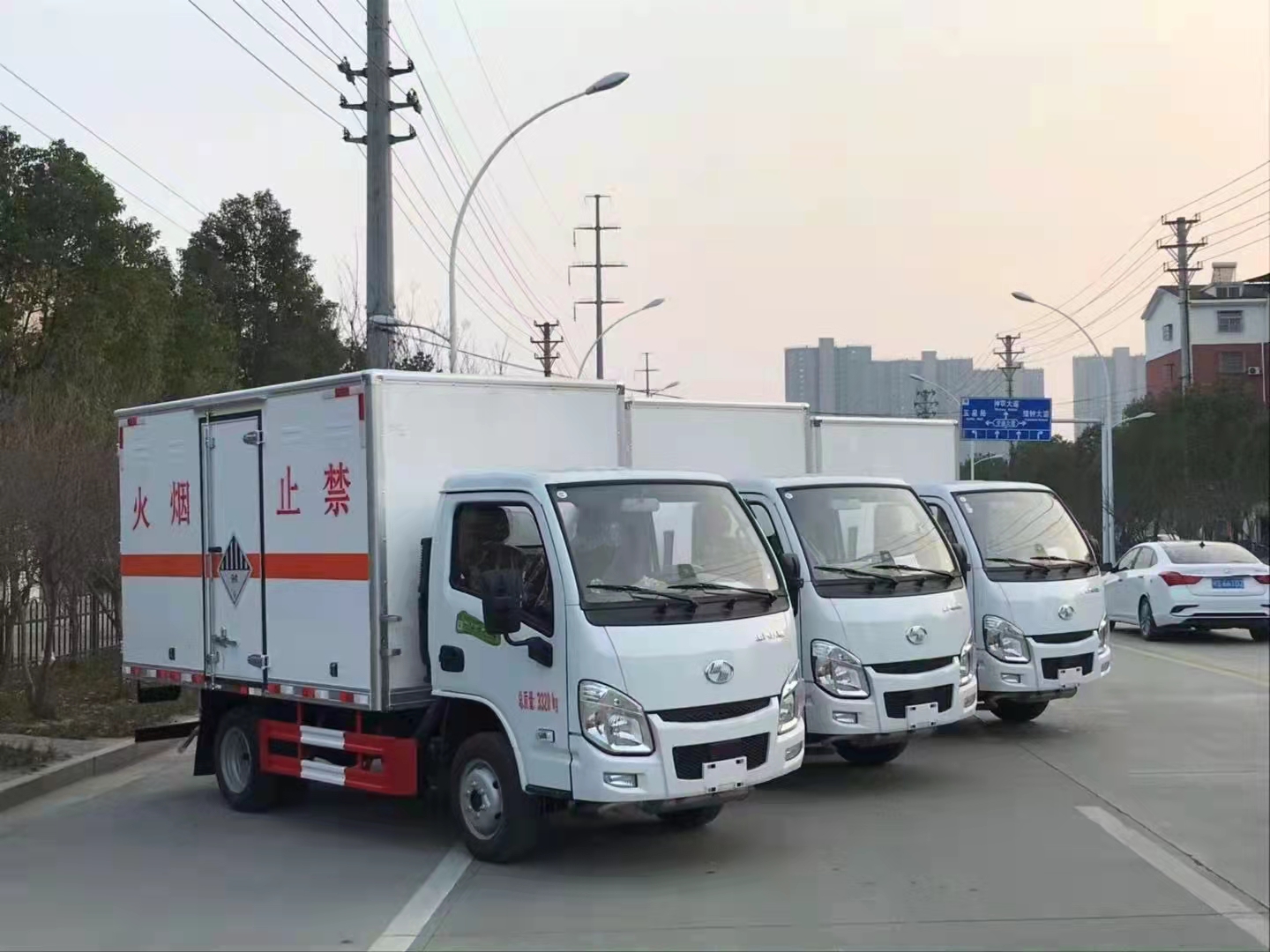 三台跃进国六杂项危险品车发车