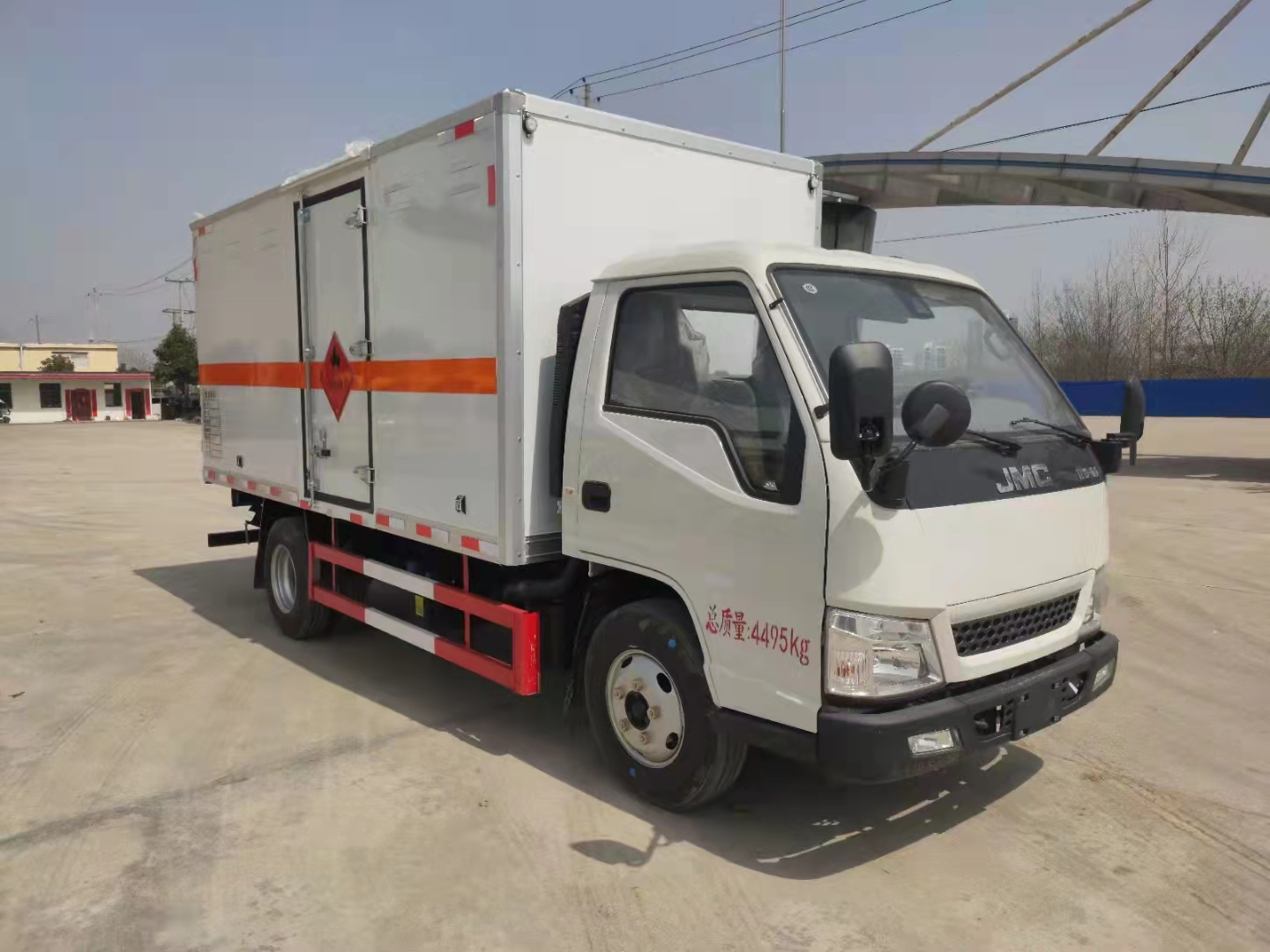 江铃2.5排量新规国六危险品车