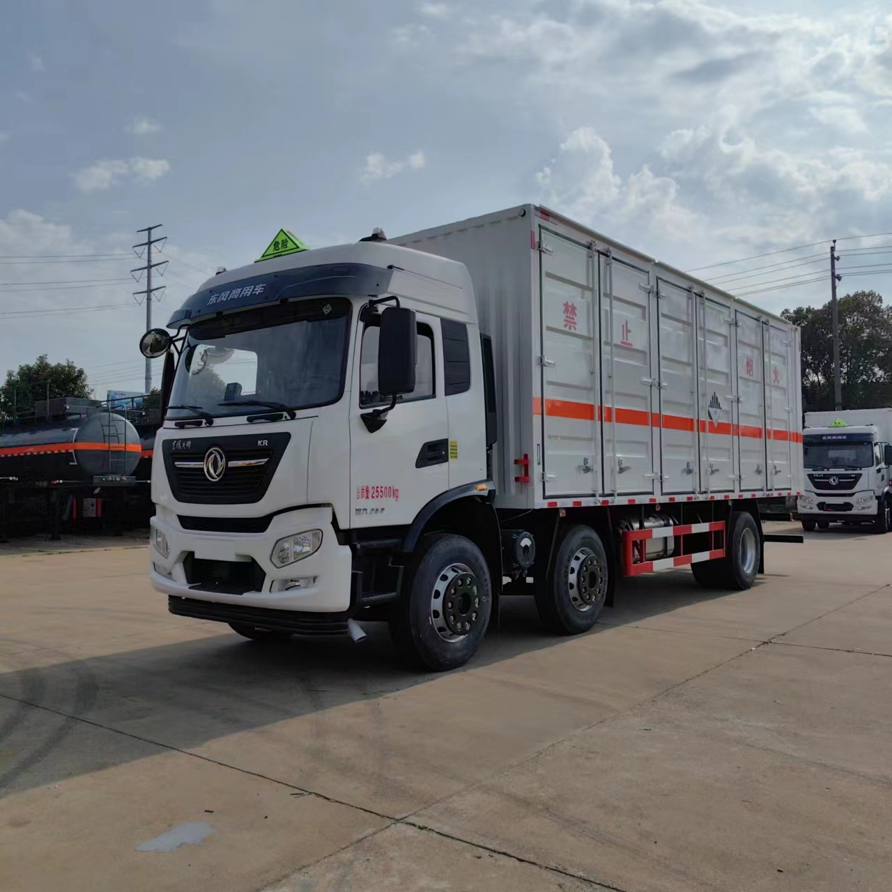 东风天锦三轴国六毒性气体厢式运输车