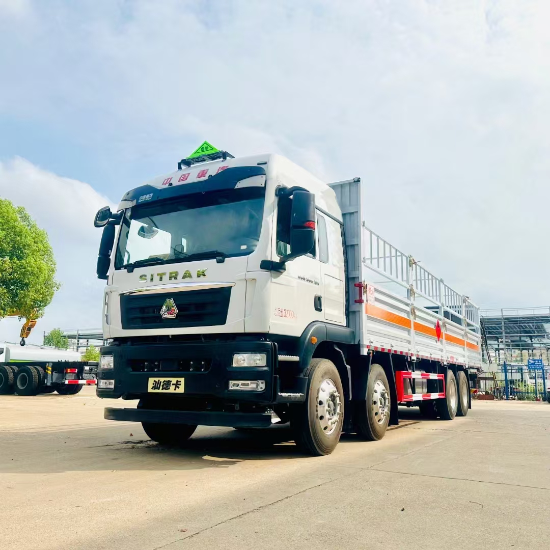 汕德卡前四后八国六气瓶运输车