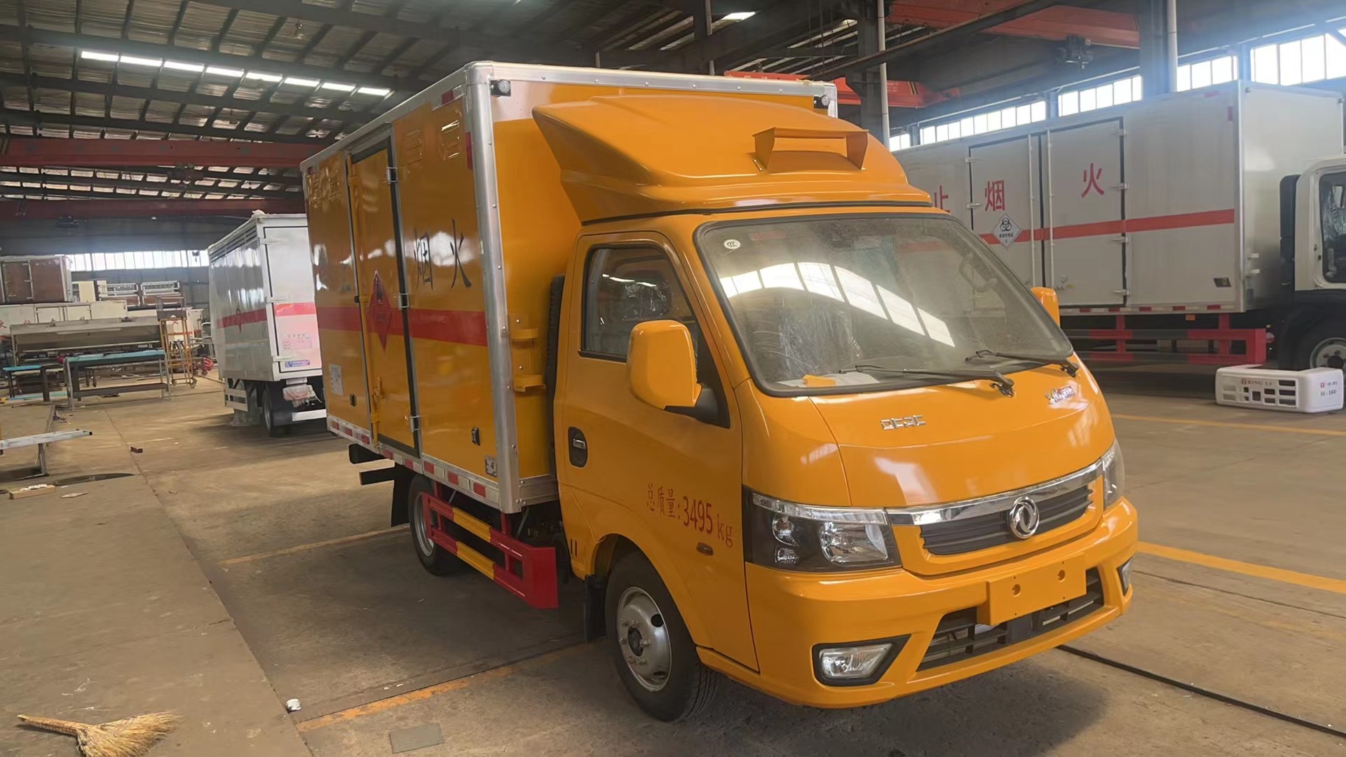 东风途逸蓝牌放射性危险品车