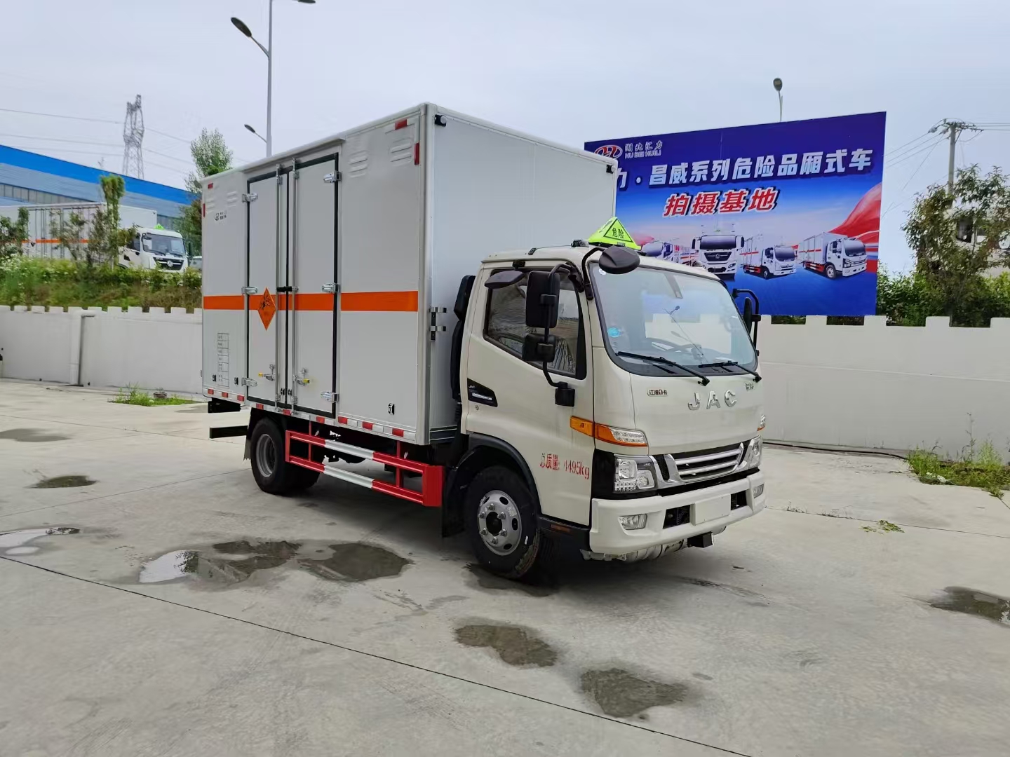 江淮150马力国六爆破器材运输车