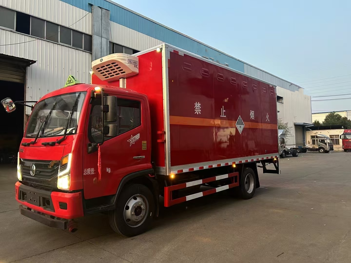 东风多利卡国六带冷机杂项危险品车