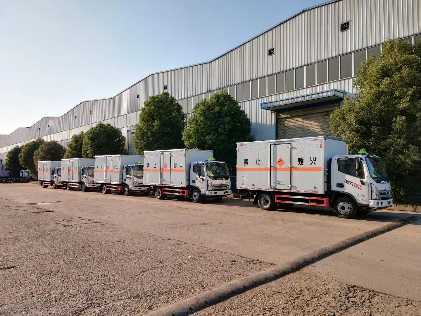 福田奥铃国六危险品车批量发车