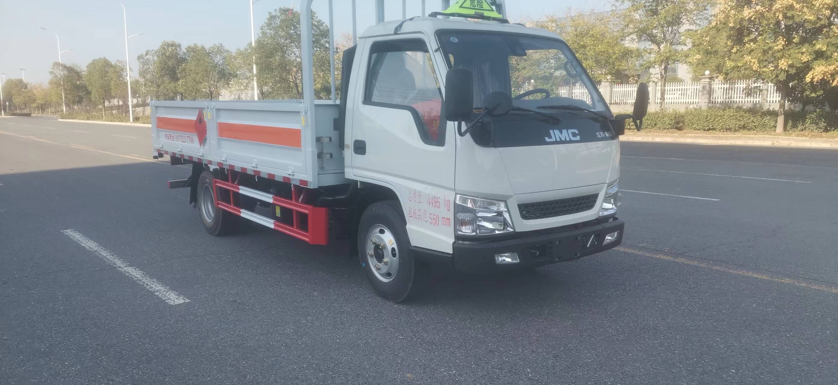 江铃国六1.8吨蓝牌气瓶车