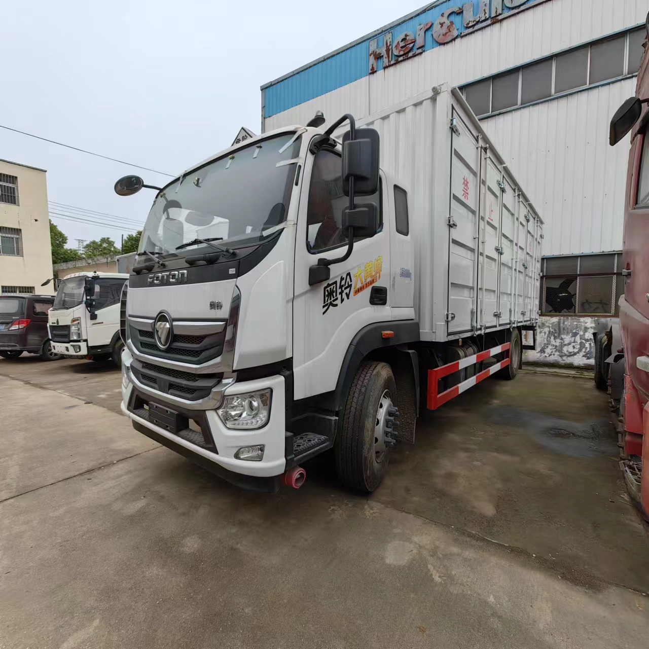 福田大黄蜂国六6米8危险品车