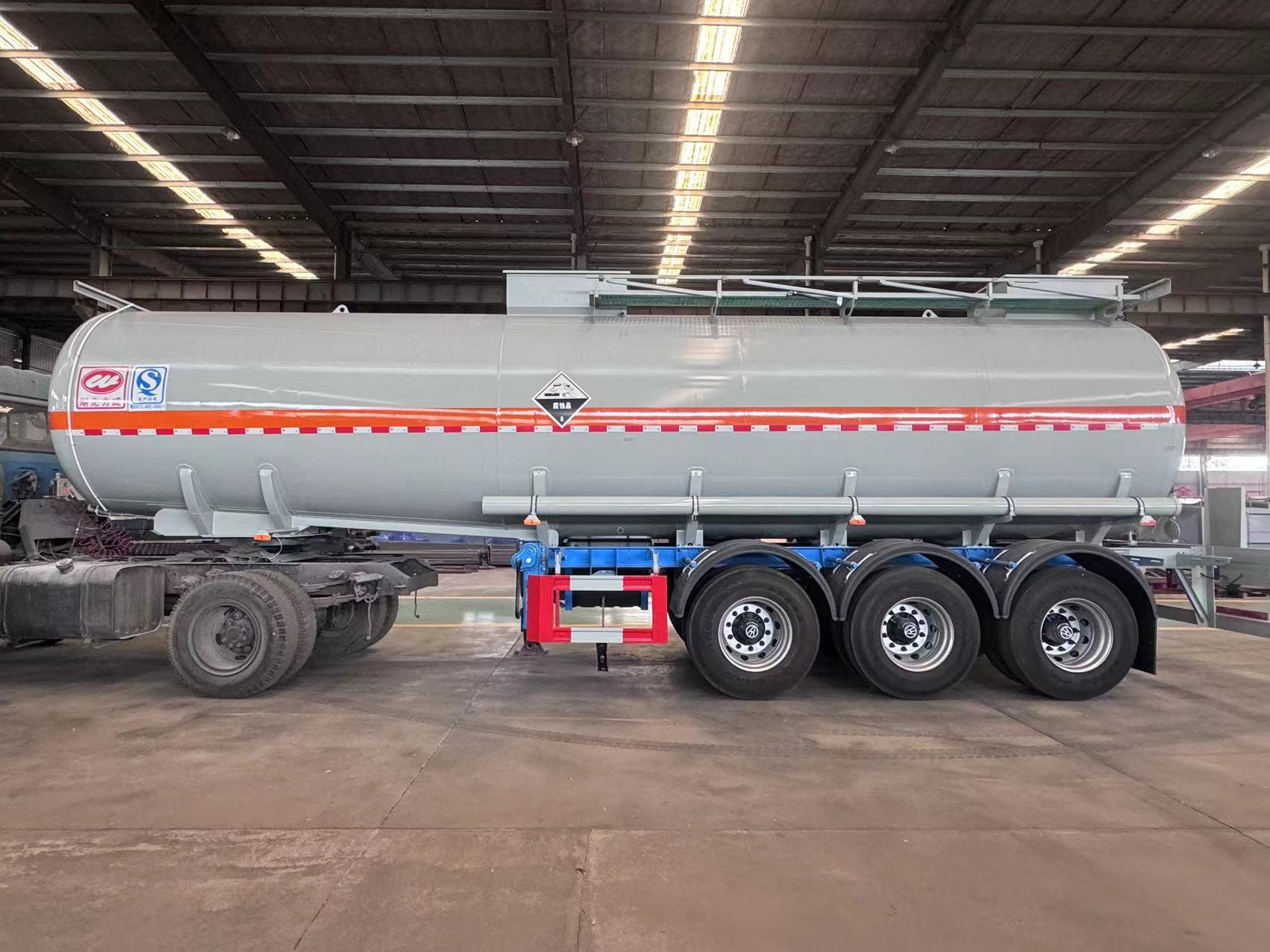 拉废机油专用——36方杂项罐式半挂车