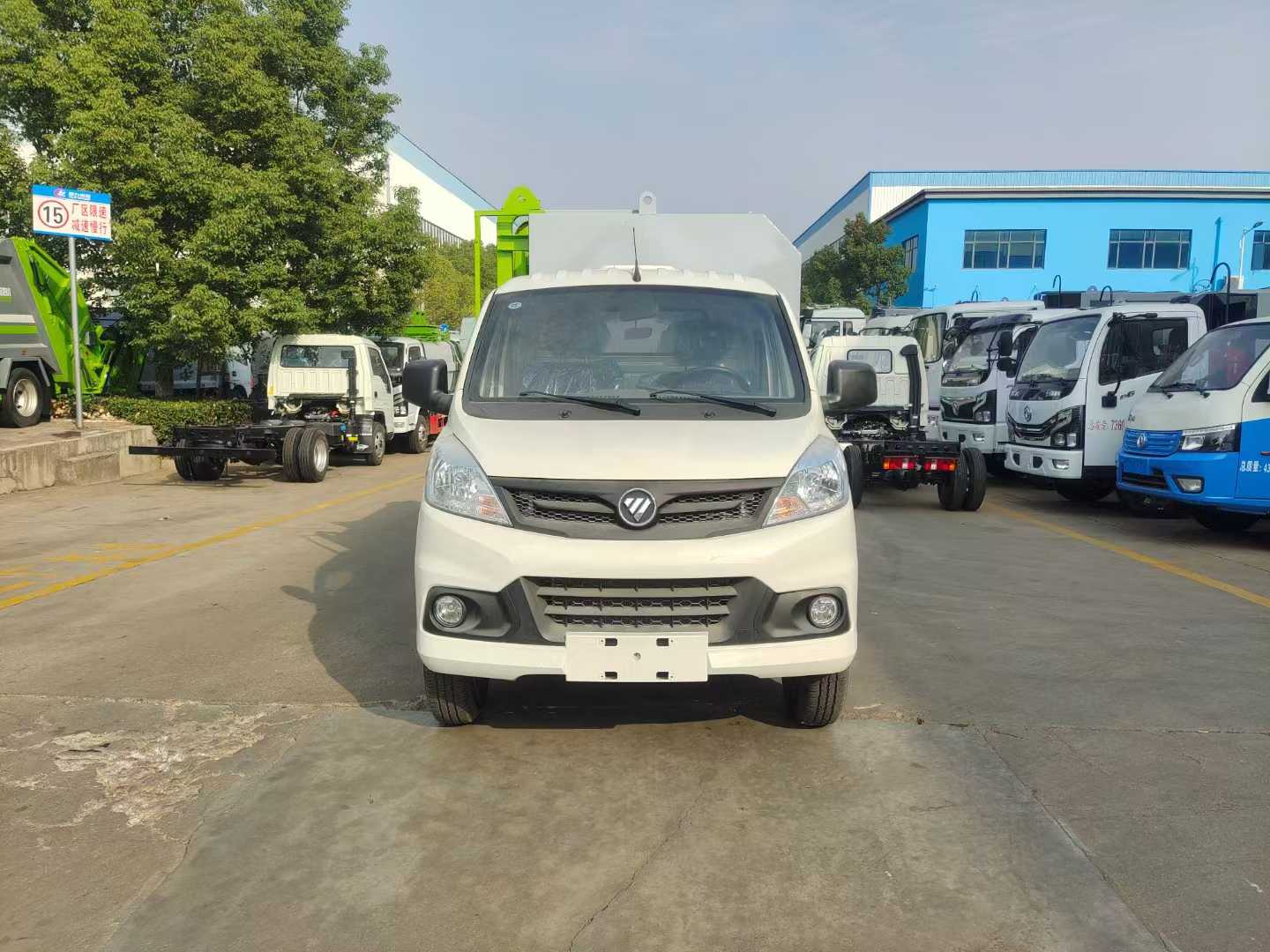 小预算——福田祥菱挂桶垃圾车