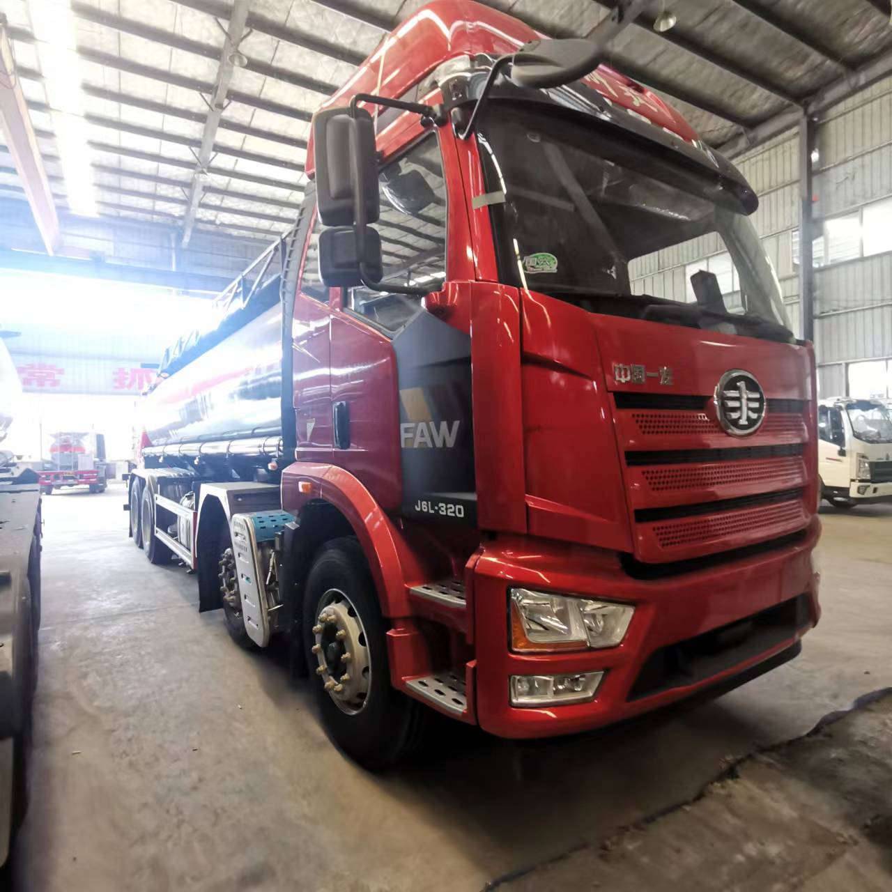 解放J6L国六前四后八20吨杂项罐式车