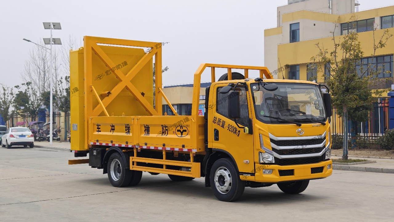 跃进C300双排国六100K防撞车