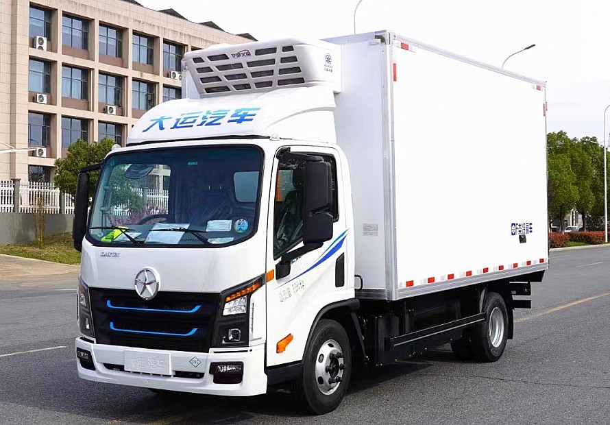 4.2米大运气电增程混合动力冷藏车