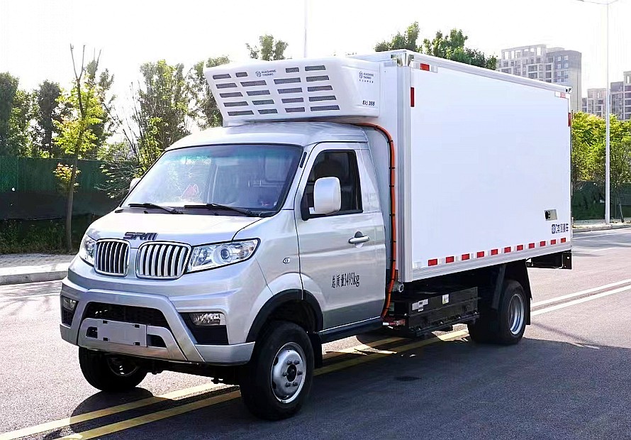 3.5米华晨鑫源纯电动T50-EV冷藏车