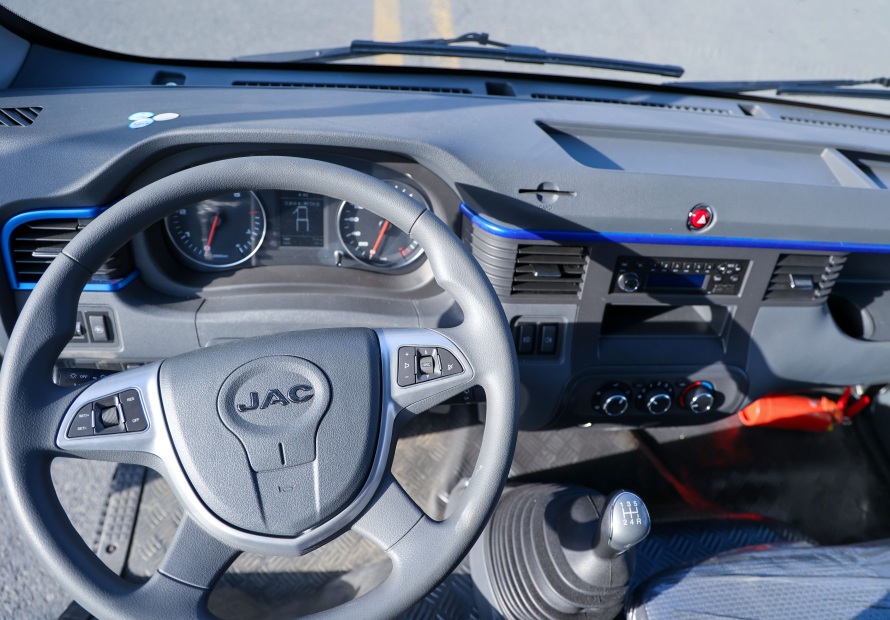 4.2米江淮骏铃V5天然气冷藏车