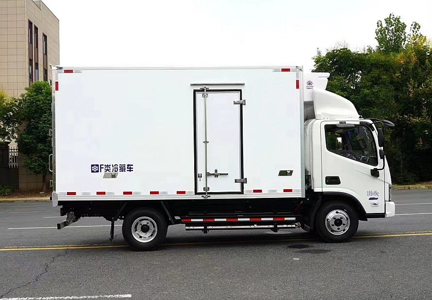 4.2米福田智蓝100度电新能源冷藏车