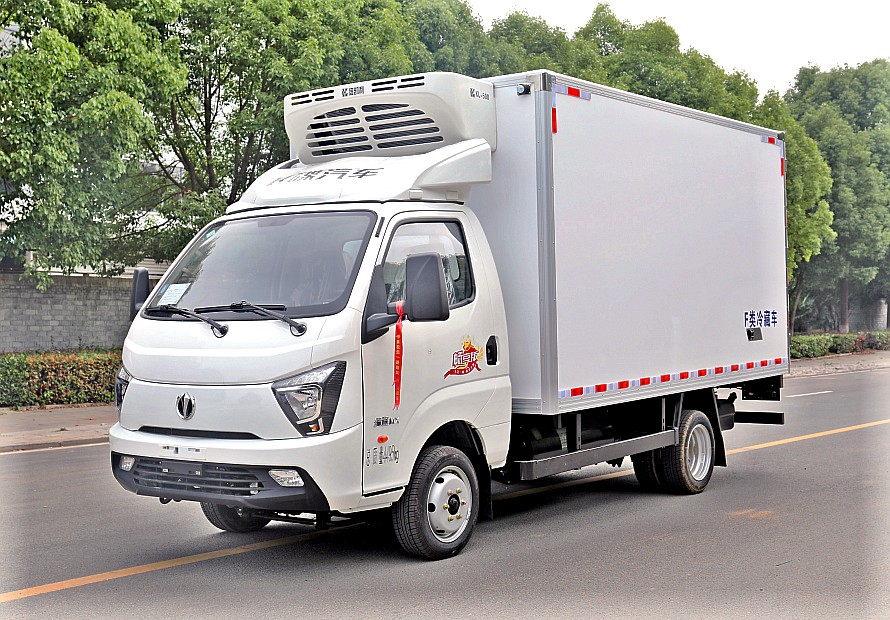 3.8米飞碟缔途EF3纯电动冷藏车