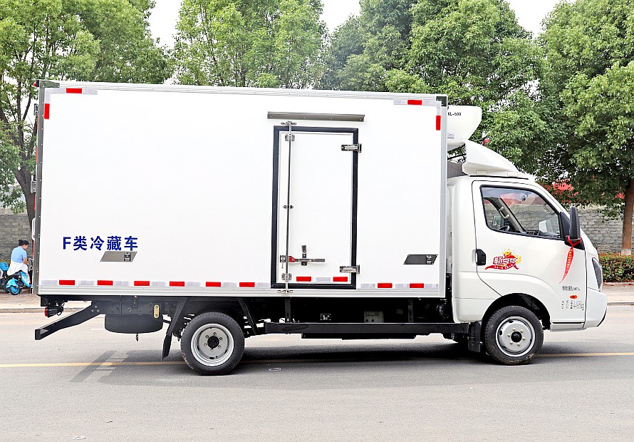 3.8米飞碟缔途EF3纯电动冷藏车