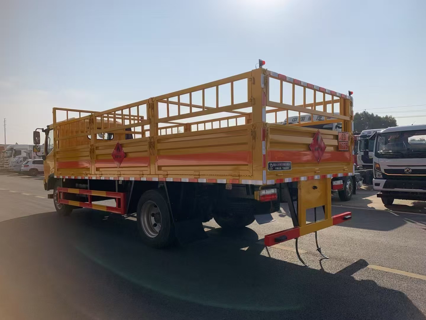 东风凯普特6米1国六黄色气瓶运输车