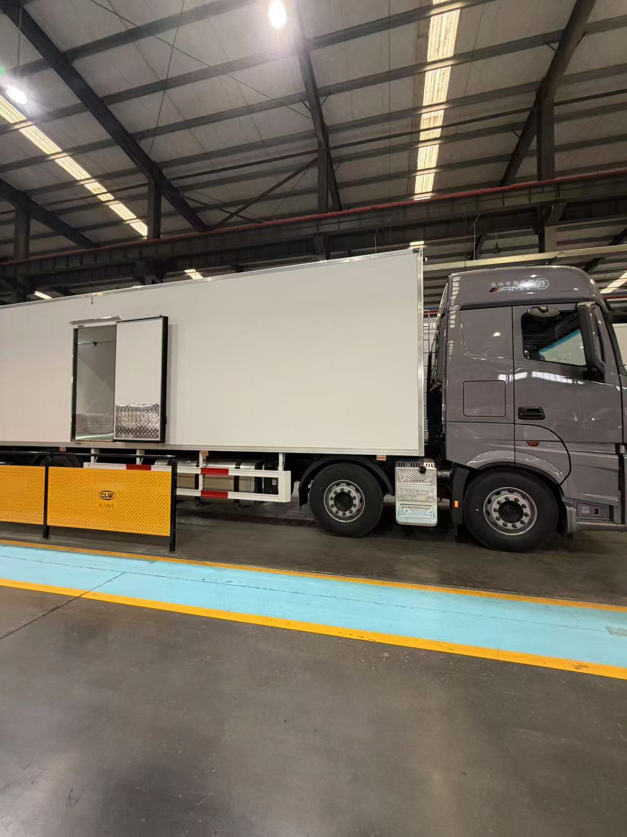 福田9.6米欧曼EST星辉版480马力冷藏车