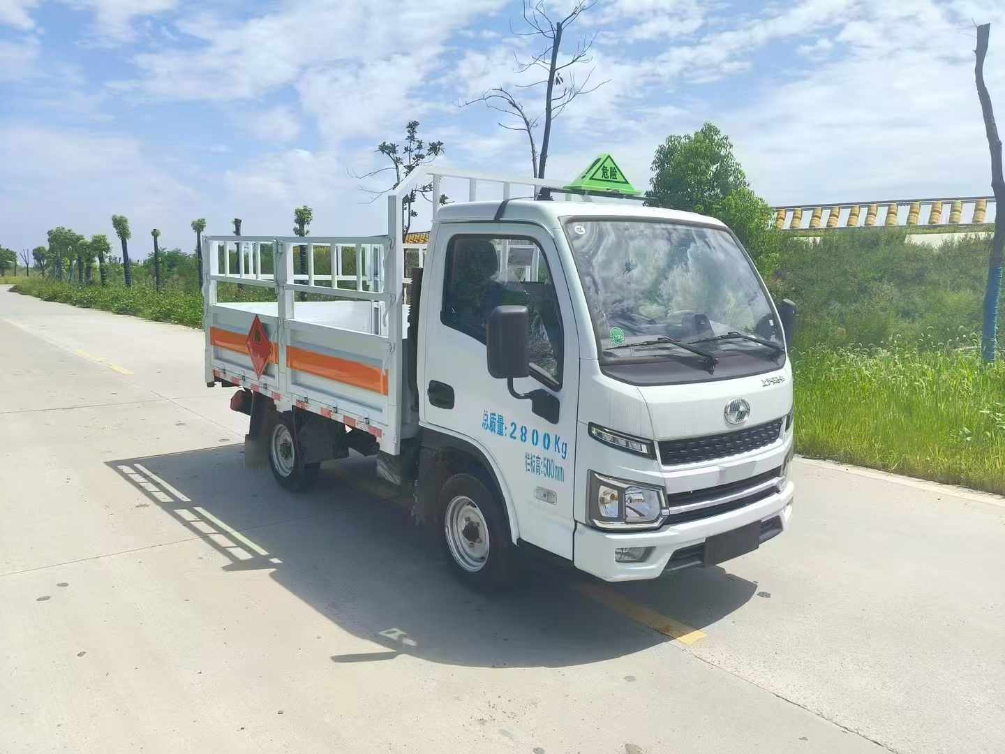 跃进2米8单轮可进地下室危险品车