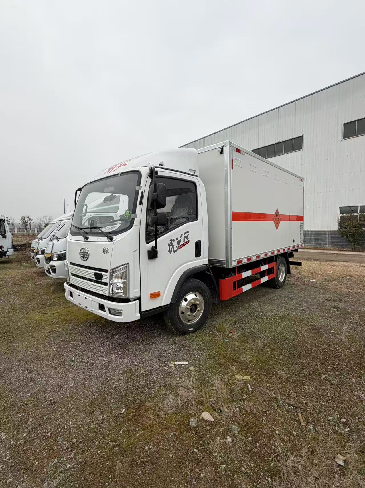 解放虎VR带前开门隔仓爆破车