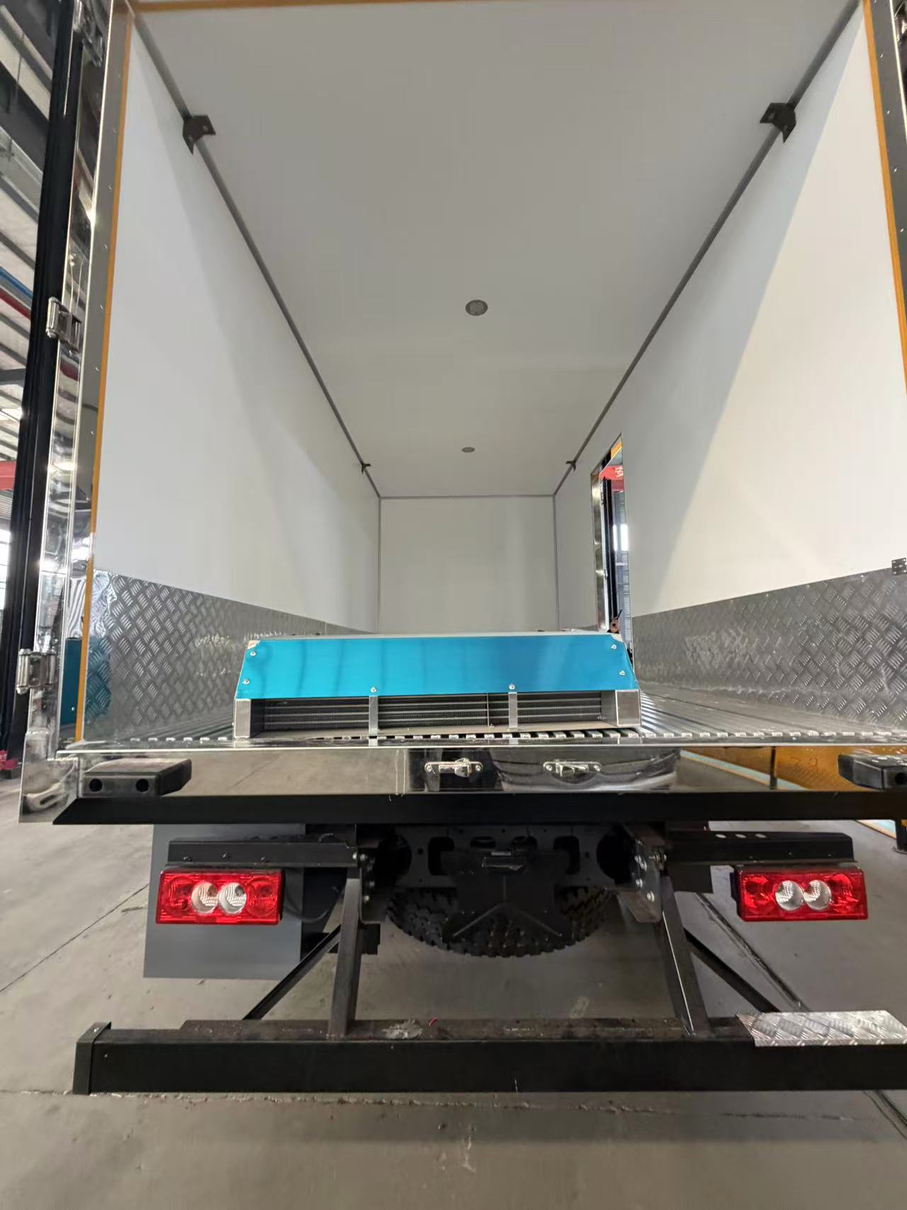 福田欧马可S3小黄牌5.15米国六冷藏车