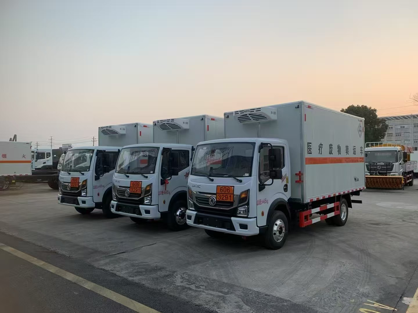 东风多利卡D6医疗废物转运车批量发车