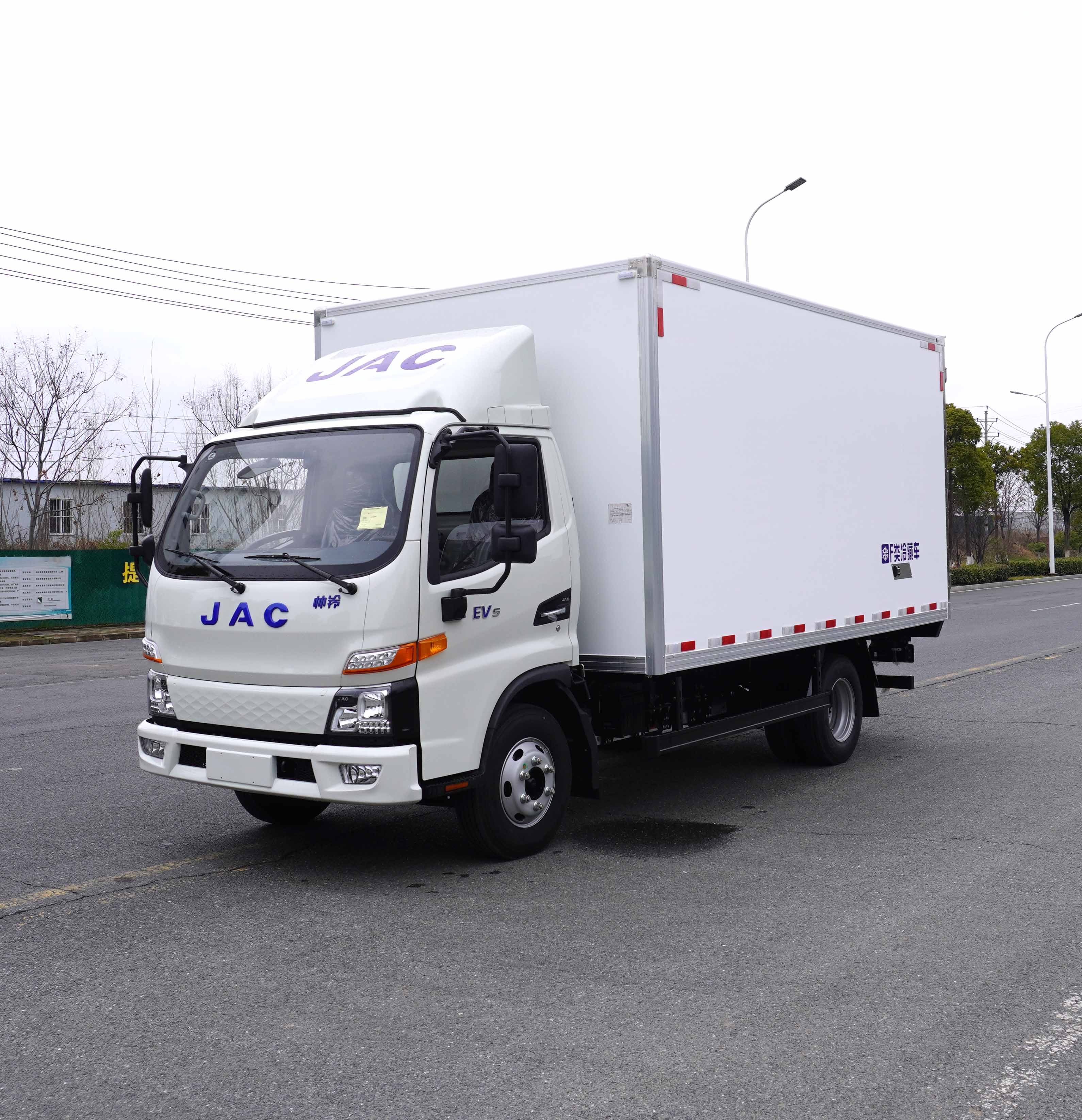 江淮帅铃纯电动4米2冷藏车