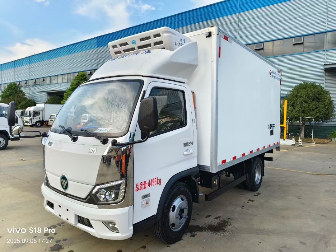 3米8福田奥铃智蓝M卡纯电动冷藏车