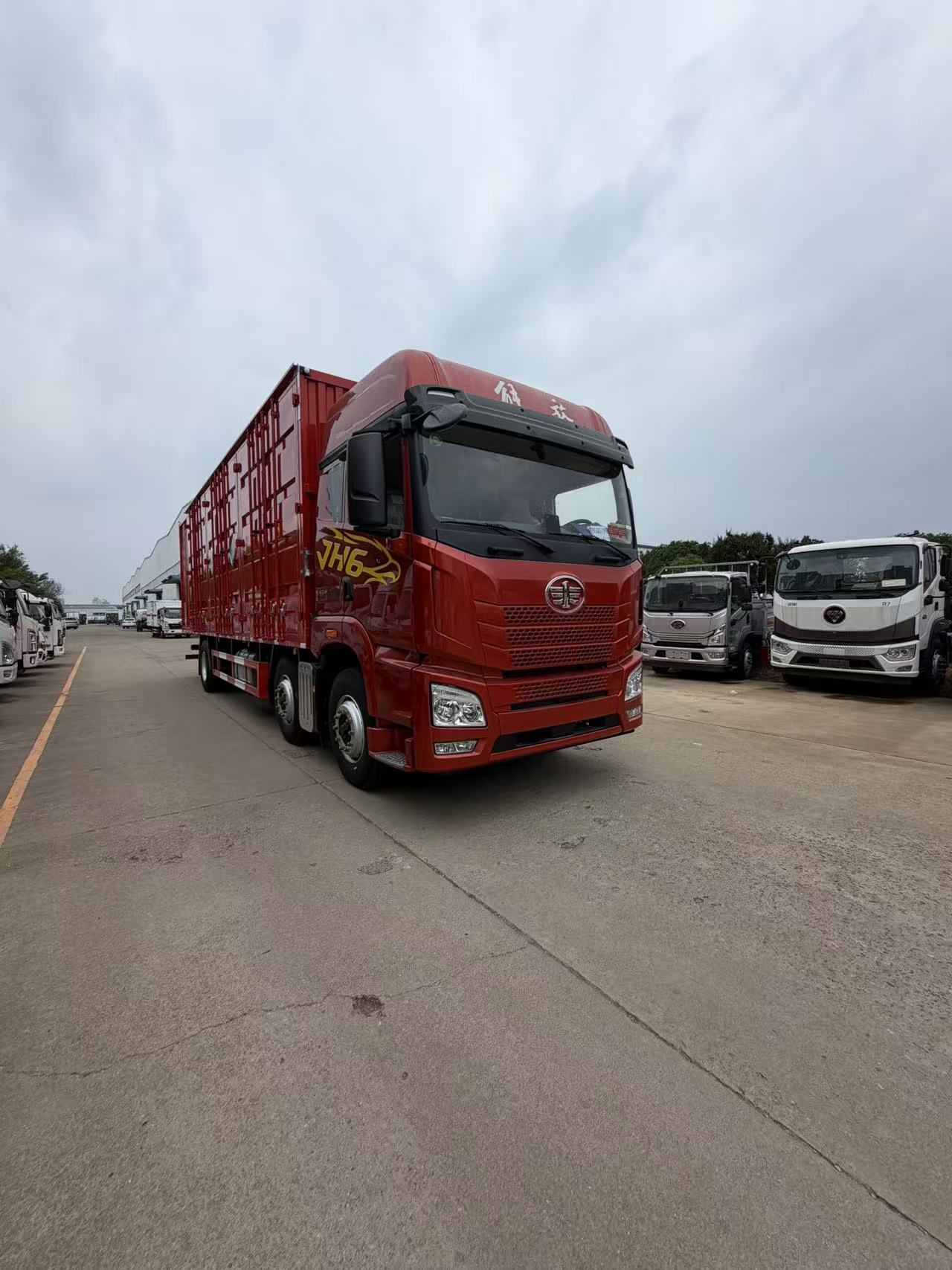 新款车型上市——解放JH6国六三轴爆破车