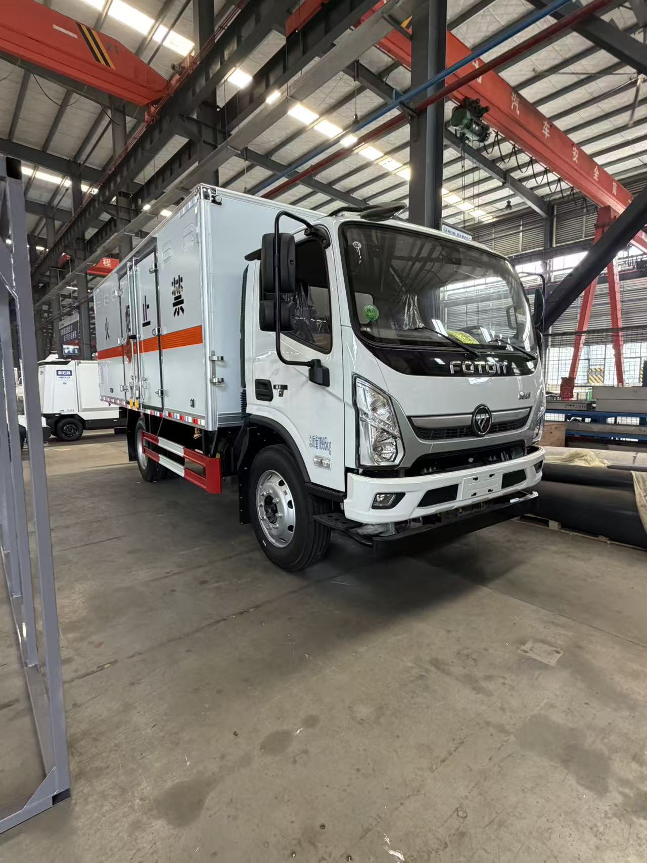 福田奥铃国六5米2爆破车