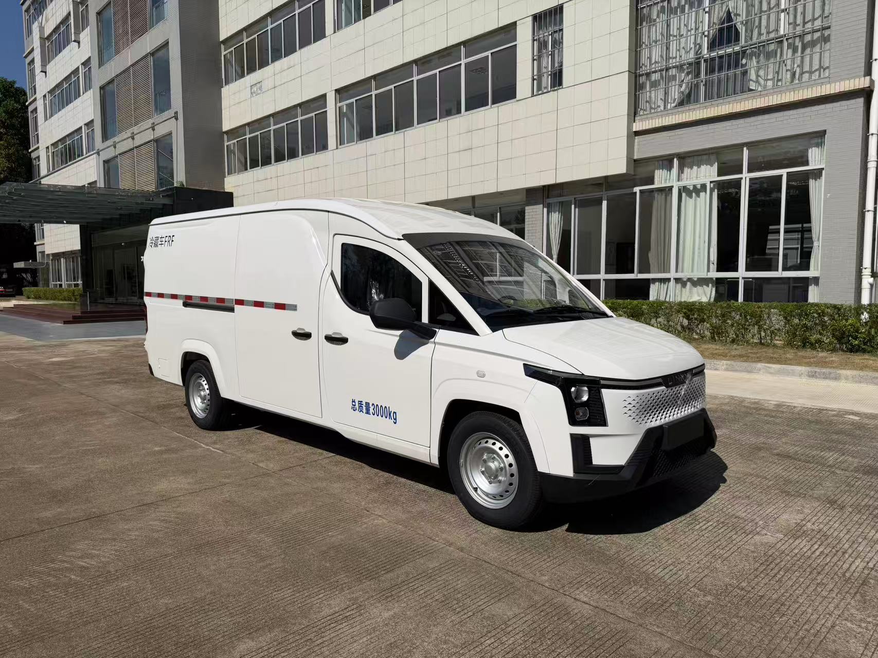  五菱菱势“黄金仓”纯电动冷藏车