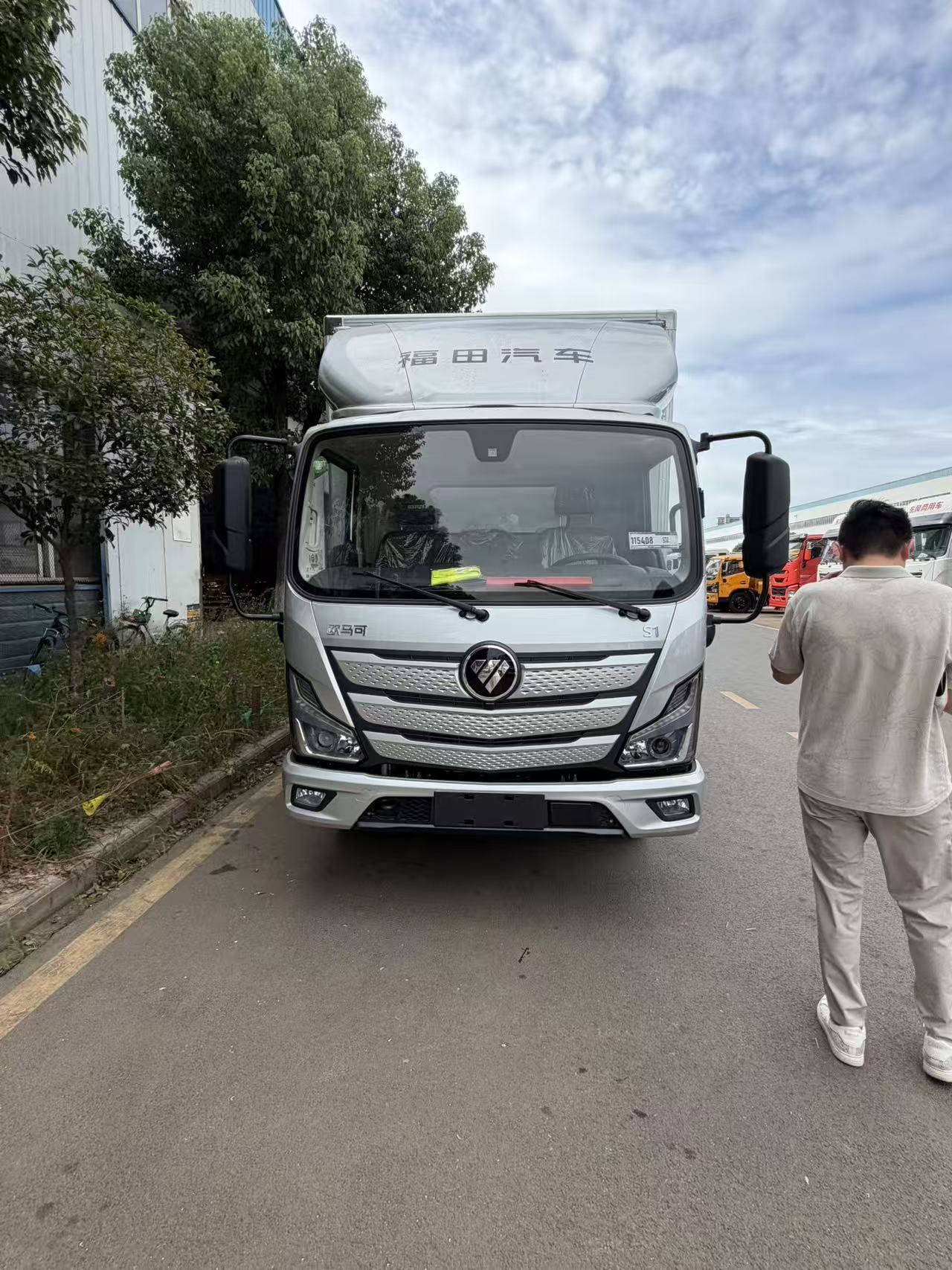10W出头提福田欧马可4米2蓝牌冷藏车
