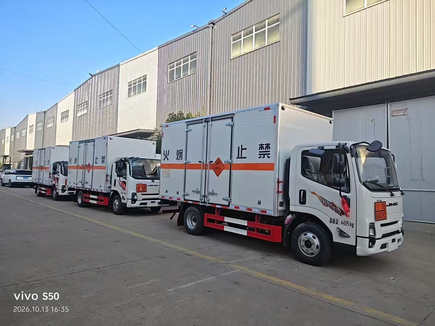  山东李总批量订购3台江铃蓝焰国六爆破车